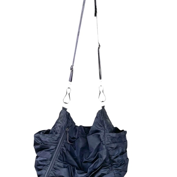 LULULEMON Arabesque Gym Bag Grey - Picture 9 of 15